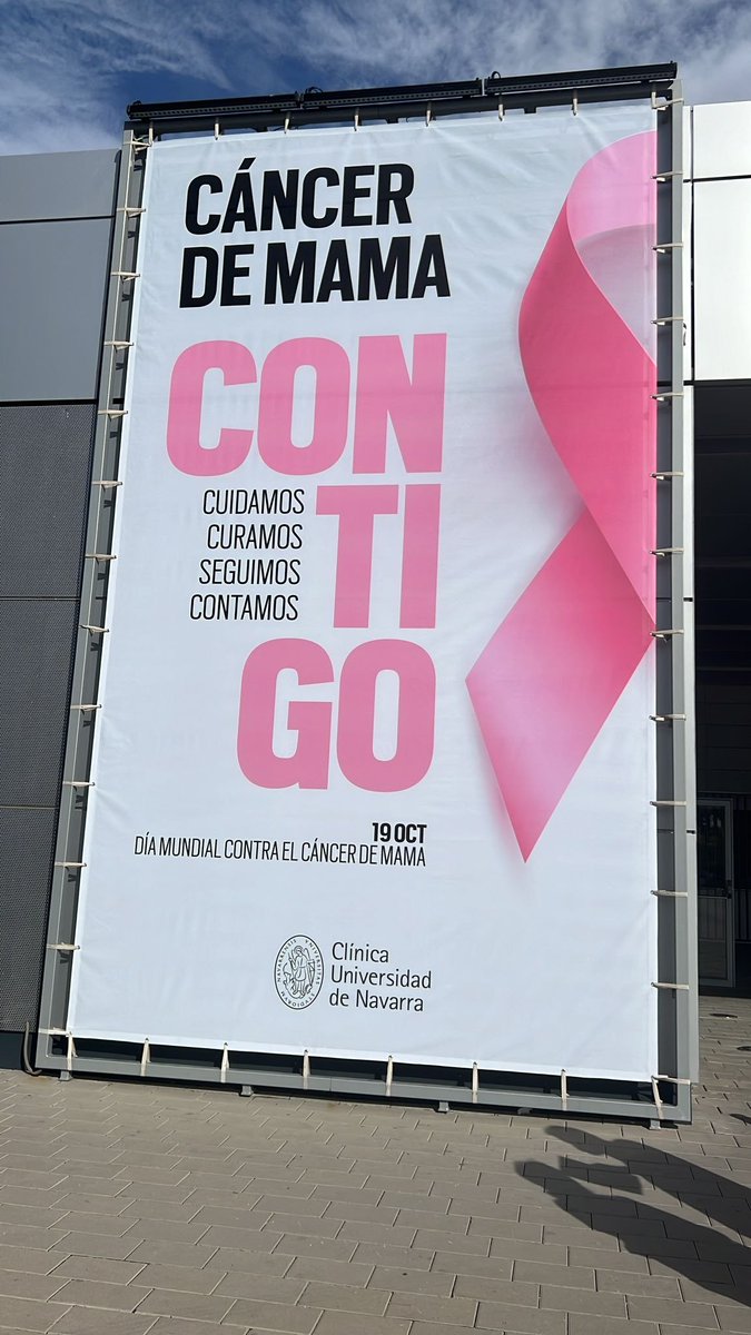 ClinicaNavarra's tweet photo. La Clínica se viste🎀con motivo del #DiaMundialCancerMama
Es nuestro homenaje a quien se enfrenta al #cáncerdemama y a quien como nosotros desde hace 60 años, trabaja a todos los niveles -asistencial, investigador, compartiendo conocimiento- para mejorar su supervivencia. CONTIGO https://t.co/rrsTU3R8qx
