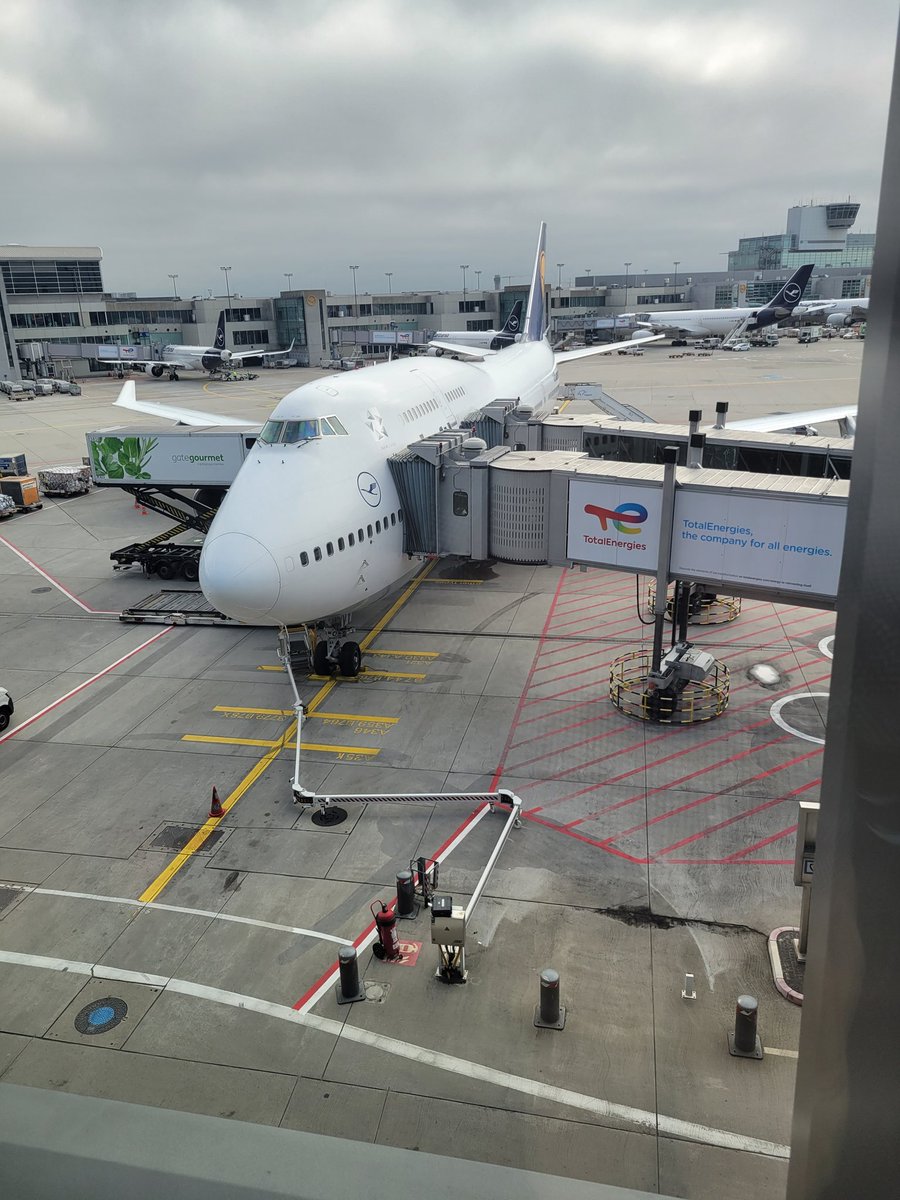 BishopVT10's tweet photo. @lufthansa Our plane to Boston #420 has been parked at gate Z50 in Frankfurt for several hours, and now we are delayed because the cleaning is not done? https://t.co/d8jPGGqyoo