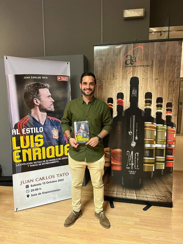 bodegasabad's tweet photo. Amenizamos con nuestros vinos la presentación del libro ‘Al estilo Luis Enrique’, llevada a cabo por su autor Juan Carlos Tato Campos, en Villacañas. 
📍🇪🇸 El libro lo podéis encontrar en Madrid, en LIBRERÍAS DEPORTIVAS ESTEBAN SANZ y en su web: https://t.co/eFIwckmH9Z https://t.co/eRpiQPQFgJ