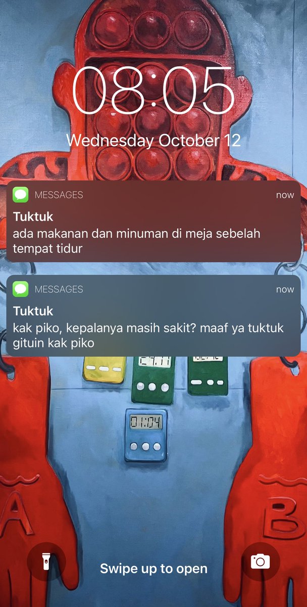 semanticloop's tweet photo. new phone who dis https://t.co/n6Fif2p7UL
