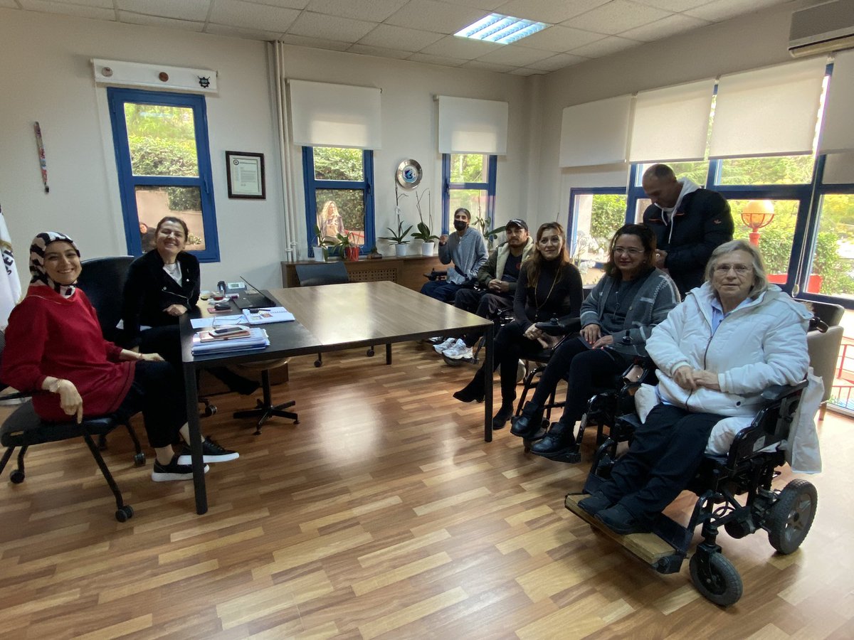 Türkiye Omurilik Felçlileri Derneği temsilci ve üyeleri “Mavi Kapak Sosyal Sorumluluk Projesi” kapsamında okulumuzu ziyaret ederek sosyal sorumluluk ve çevre bilincinin yerleşmesi adına öğrencilerimize seminer verdiler. Ziyaretleri için kendilerine teşekkür ederiz.