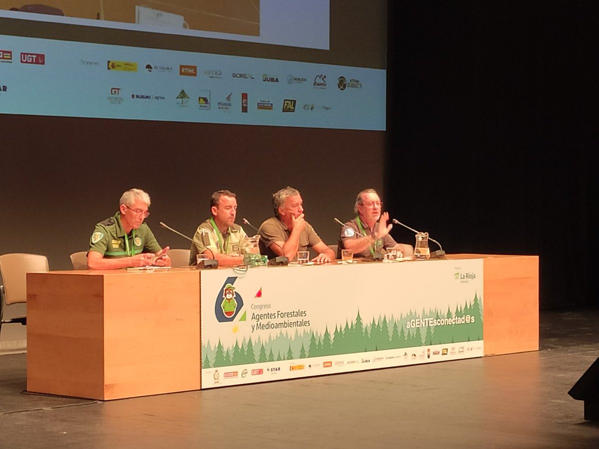 UGTForestales's tweet photo. Ahora toca en el #6cafma2022 una ponencia sobre el recorrido histórico sobre la #LeyBásicaEstatalAAMM de #agentesForestales y #AgentesMediambientales. #AgentesConectados https://t.co/mtr4wl1whE