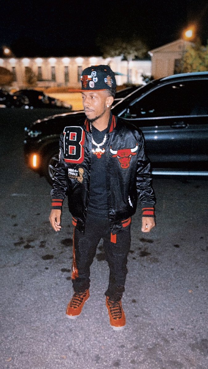 BiggReddKartel's tweet image. 🅱️igg Redd Kartel 💨💨💨😮‍💨😮‍💨♥️🥀🖤 #ANOTHERBAG #BULLSNATION  #Chicagobulls  i swear @chicagobulls need to make me their brand ambassador i swear I’ll qualify for the job 😂😂 bn bullshittn since @ScottiePippen ✅💨💨 #DAMNITREDD