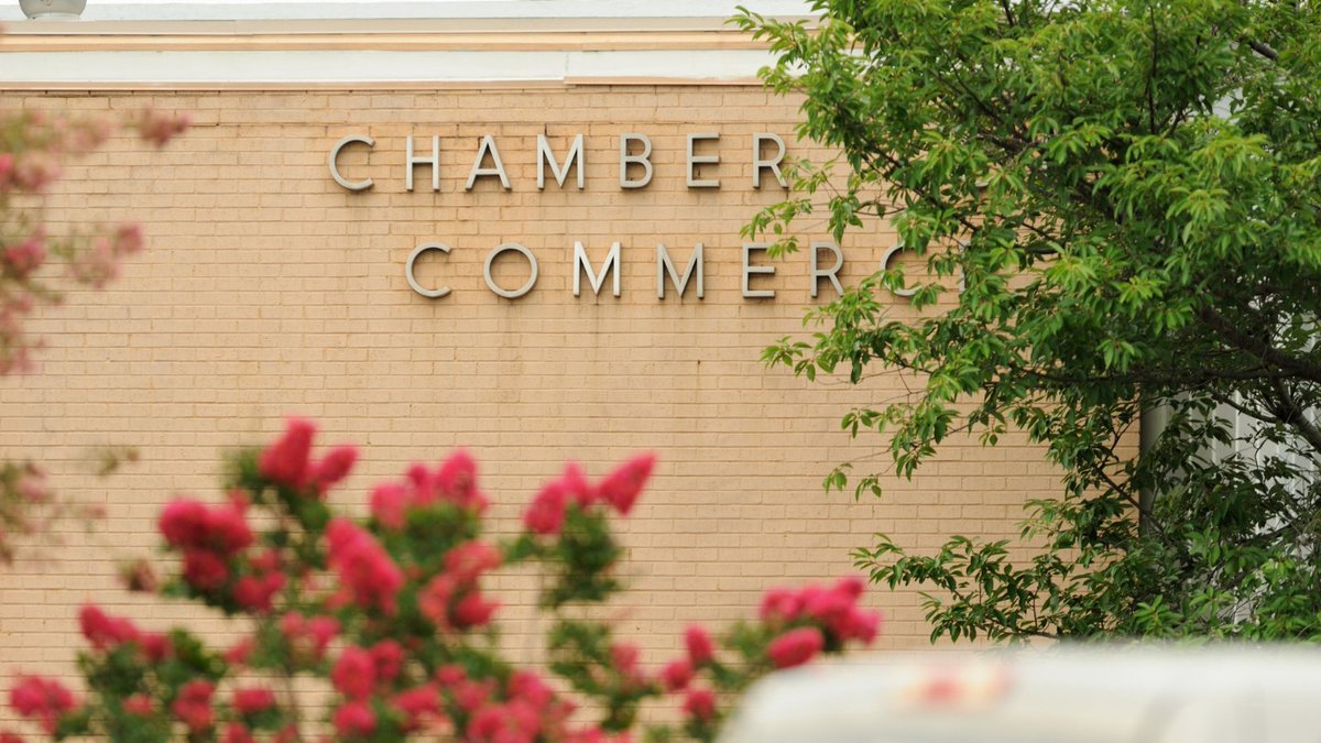 LC_Staffing's tweet photo. Today is Support Your Local Chamber of Commerce Day, and we want to thank our #Montana chamber of commerce offices for everything they do. #movingpeopleforward.

Visit our Instagram stories @lcstaffing for ideas on how to support your local chamber office. https://t.co/RUtCKmwlu6