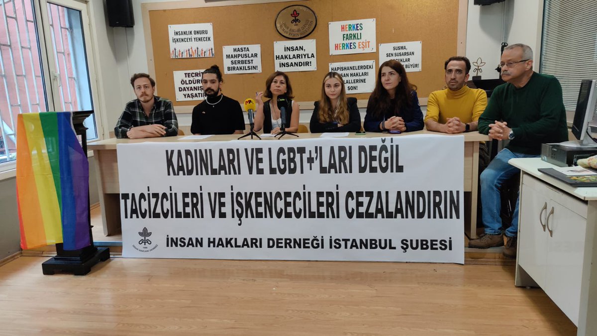 Kadıköy’de polisin işkence yaptığı LGBTİ+’lar ve kadınlar, İHD İstanbul Şube’de açıklama yaptı. Açıklamaya HDP İstanbul Milletvekili @zuleyhagulum , @spodlgbti , ÇHD ve İHD LGBTİ+ temsilcileri de katıldı. kaosgl.org/haber/devlet-s…