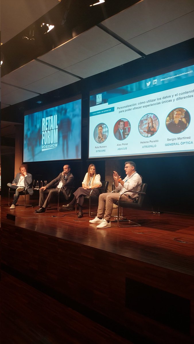 ❓️Por dónde pasan las estrategias de datos en las compañías? 
🔈<a href="/HelenaPerello/">Helena Perelló</a> de <a href="/atrapalo/">Atrápalo España</a> nos contaba el exito de crear equipos multidisciplinares que integren personas de negocio, data y contenido para conseguir una visión 360
#retailforumroadshow #dataretail #retail