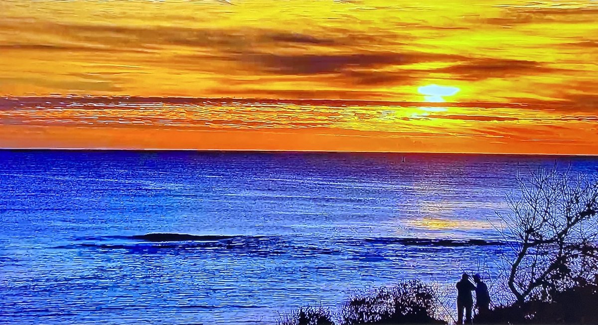 juliedwyeruk's tweet photo. A beautiful sunrise to start Wednesday. #BeachmereInn #Ogunquit https://t.co/2lxcx1gqB5