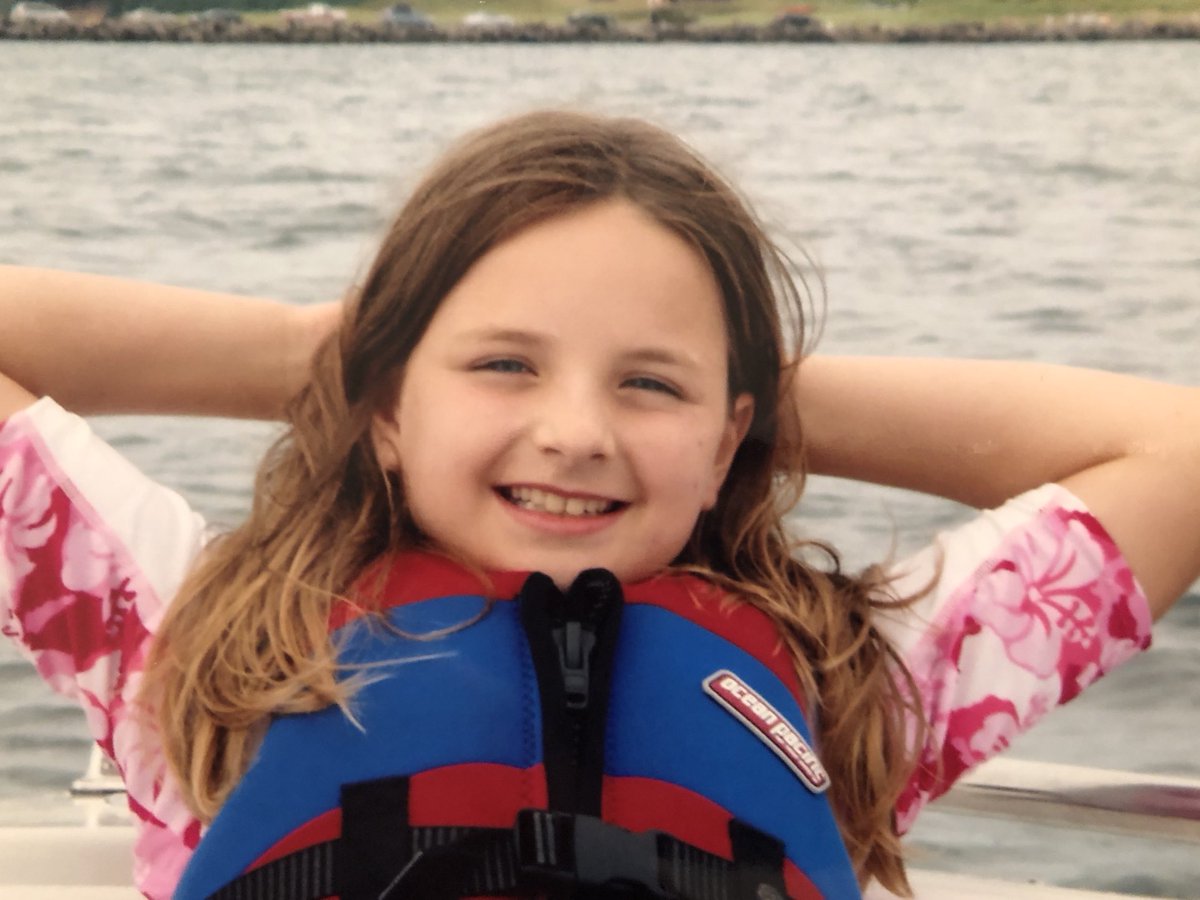 AMacInnis2's tweet image. Happy birthday ⁦@Lmac227⁩ . Keep Chillin’ and hope your day is amazing! Cheers , ❤️ 🎂 🍷