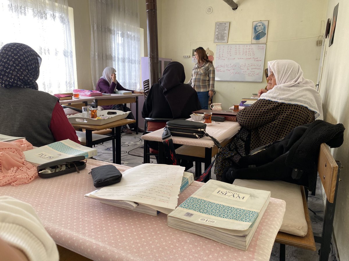 cay_kad's tweet photo. Çay KKE olarak sahadayız! 
İlçe Sağlık M. işbirliği ile Akkonaklı kadınlarımıza “Meme Kanseri” eğitimi verildi.
Köylerine KKE eğitimlerini talep eden kadınlarımıza teşekkür ediyoruz. 

@kubrayigitbasi @AfyonValiligi @afyonkulturevi @caykaymakamlik  @YslbsEmre @kad_cay https://t.co/B6H16lUIv4