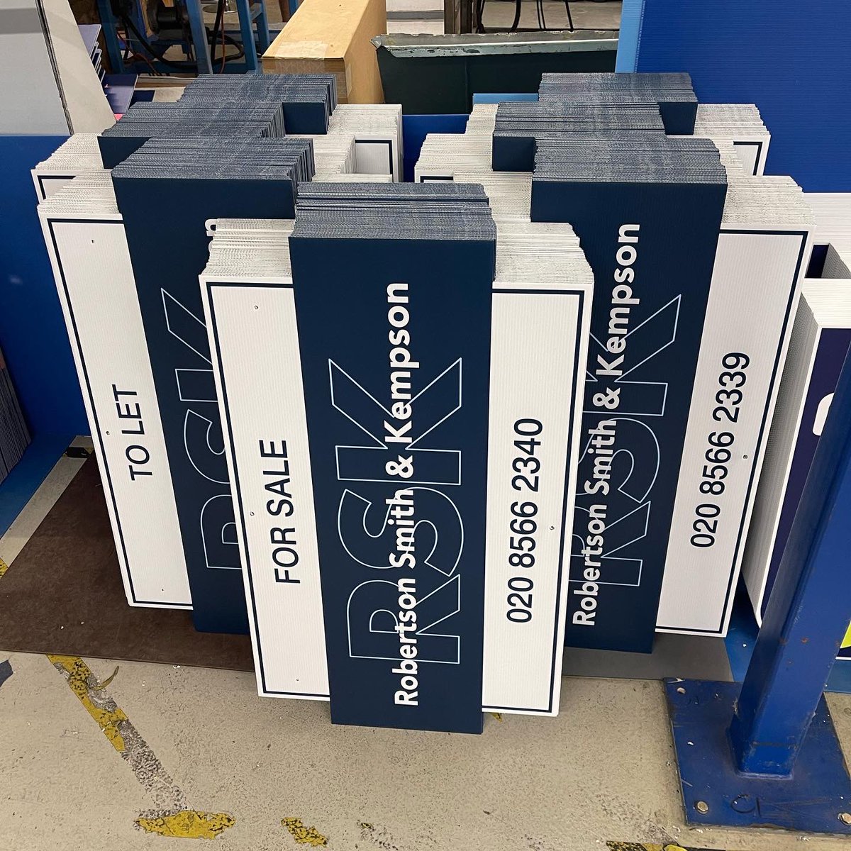 KremerSignsUK's tweet photo. Happy Hump Day Everyone! 🐫
It’s been a busy start to the week so far, with agents looking to stock up or rebrand their boards ready for the new year!! 😍
📞 01635 550022
📧 tom@kremersigns.co.uk
🖥 https://t.co/hgykYu9WlV
#KremerSigns #KremerBoards #ForSaleBoards #Boards https://t.co/NF6KdxUh9X