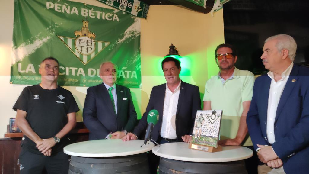 Pepelias17_'s tweet photo. 🟢 Queda inaugurada la Peña Bética La Tácita de Plata, la primera de la milenaria historia de Cádiz capital y la número 543 inscrita en la Federación de Peñas del Real Betis Balompié 👇 #RealBetis https://t.co/5eeYn9jfMh
