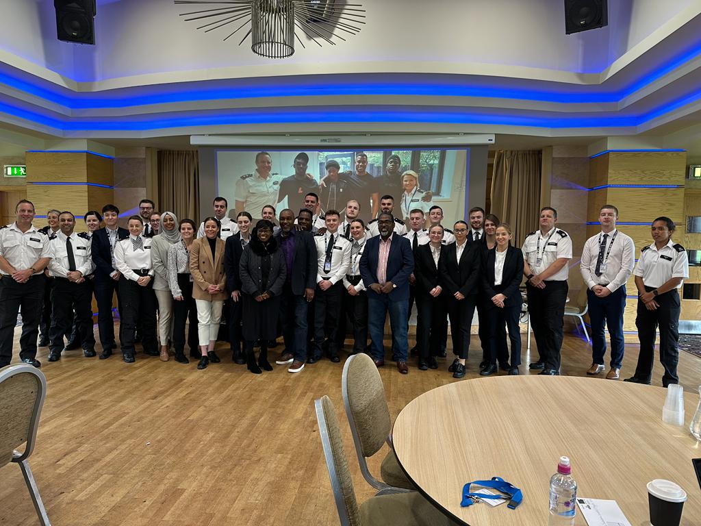 Great to welcome the next intake of new officers to @MPSSutton @MPSBromley @MPSCroydon. A chance to discuss importance of community policing and rebuilding trust & confidence. Thanks Bishop Grandison @NtcgWestCroydon and @croydon_king for joining the session.