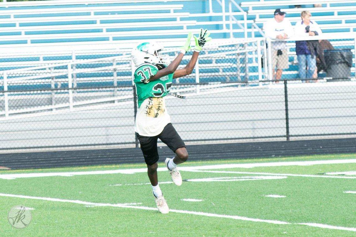 DorianCannon5's tweet photo. Runs in the Family Lele I know you're proud of your boys💪🏿🙏🏾🙏🏾❗❗ we miss you down here sis #LLAG🕊️ #KING #AND #ELI 🏈🇧🇸 https://t.co/6ZV0QYtjSI