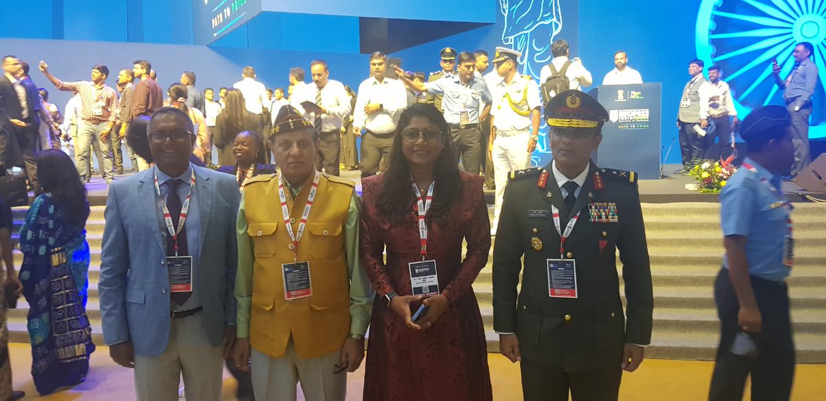 Lt_Gen_DP_Vats's tweet photo. #DefExpoGujarat में मालदीव के डिफेंस मिनिस्टर एवं आर्मी चीफ के साथ @narendramodi @AmitShah @JPNadda @BjpBiplab https://t.co/MXddHKZ0My