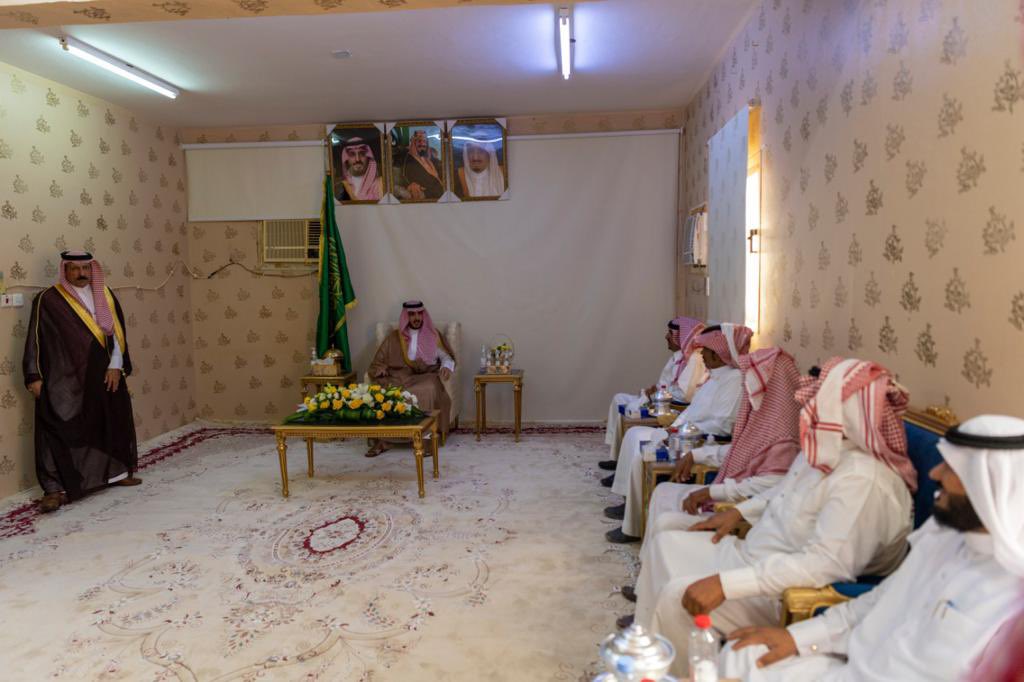 AljoufSA's tweet photo. سمـو #أمير__منطقة_الجوف يتفقّد المراكز التابعة لـ #صوير.

استمع سموه إلى عدد من المقترحات التي تقدم بها المواطنون مؤكداً أنها تحظى باهتمامه ومتابعته.

نـوه بما توليه القـيادة الرشيدة من رعاية واهتمام بالمراكز

شـملت زيارة سموه #هديب و #زلوم و #طلعة_عمار .

https://t.co/iziFgg57Ek https://t.co/pjvUUiuANs
