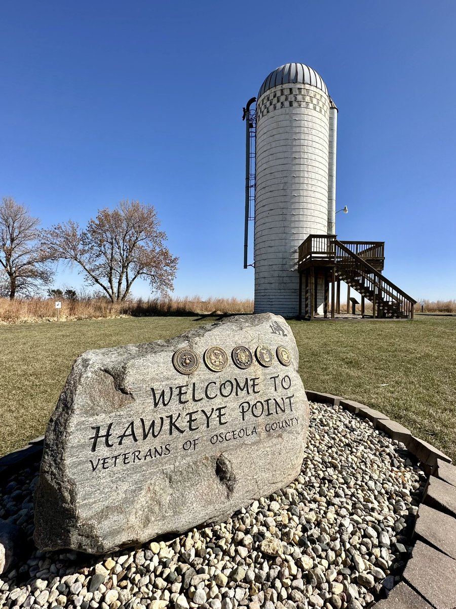 justin_hikes's tweet photo. Yesterday I visited Hawkeye Point, Iowa. At 1,670 feet, it is Iowa’s highest point and ranks as the 42nd highest state high point.
#StateHighPoint #HighPointers https://t.co/yAuT8YBKrh
