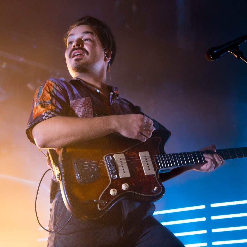 unclavoardiendo's tweet photo. Si tuviéramos que resumir el concierto de @MilkyChance en dos palabras, serían "espectáculo visual" 💫

No te pierdas las fotografías de @evaCD4 junto con la crónica de George👇🏼