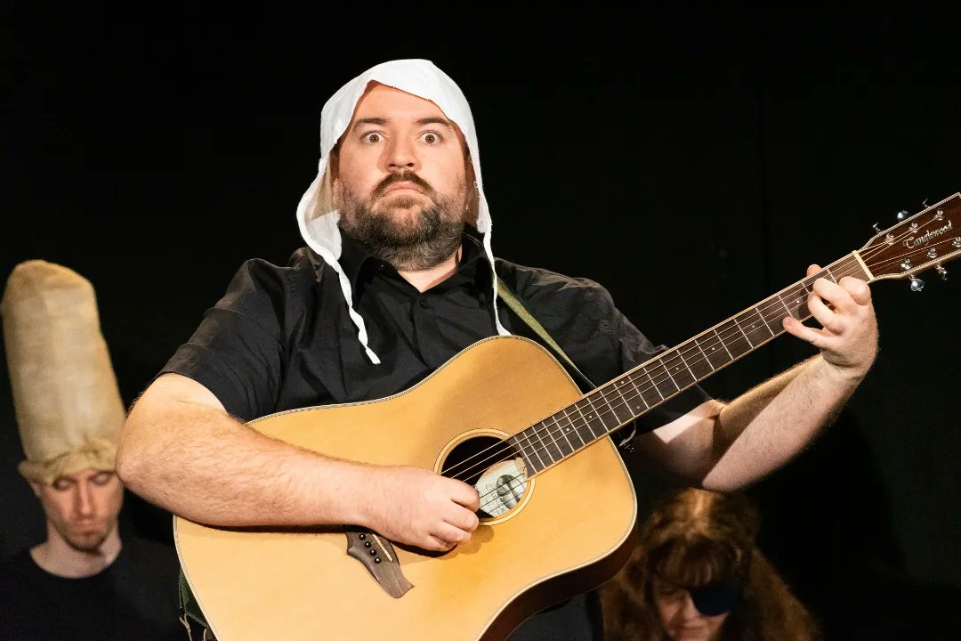 crumbleflan's tweet photo. #CrumbleflanLIVE @LandUTheatre 16.10.2022 🙌

Thanks to all who joined us for some ⭐️⭐️⭐️⭐️ "absurd" and "goofy" "political tomfoolery!" 

📸 by Ainhoa Barrio

#YayVerily 👑🔮 https://t.co/89NsDxhll0