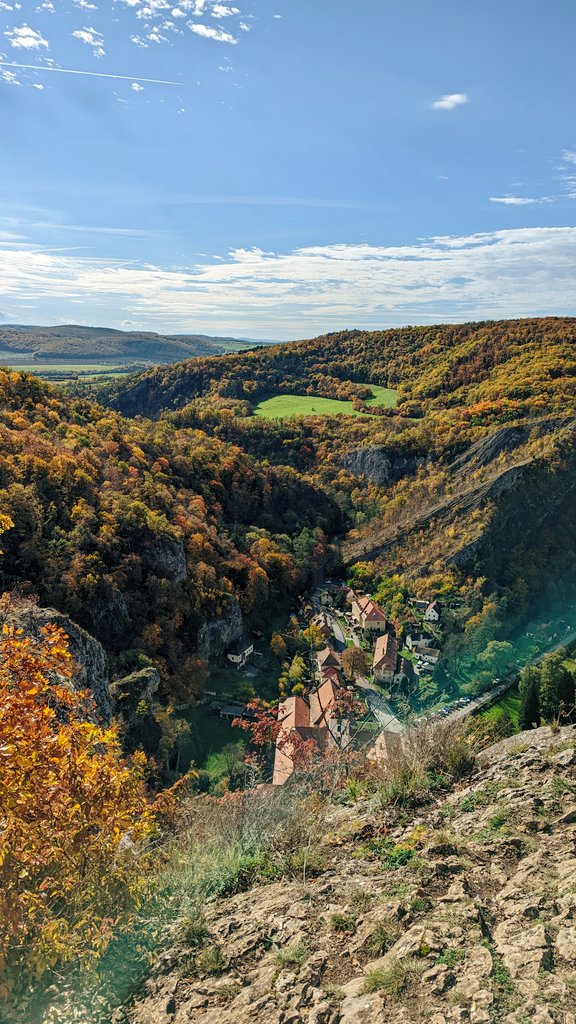I don't often share pictures on Twitter, but here's one from an autumn hike last weekend because I can't get over the colors.

Svatý Jan pod Skalou, Czech Republic 🌄