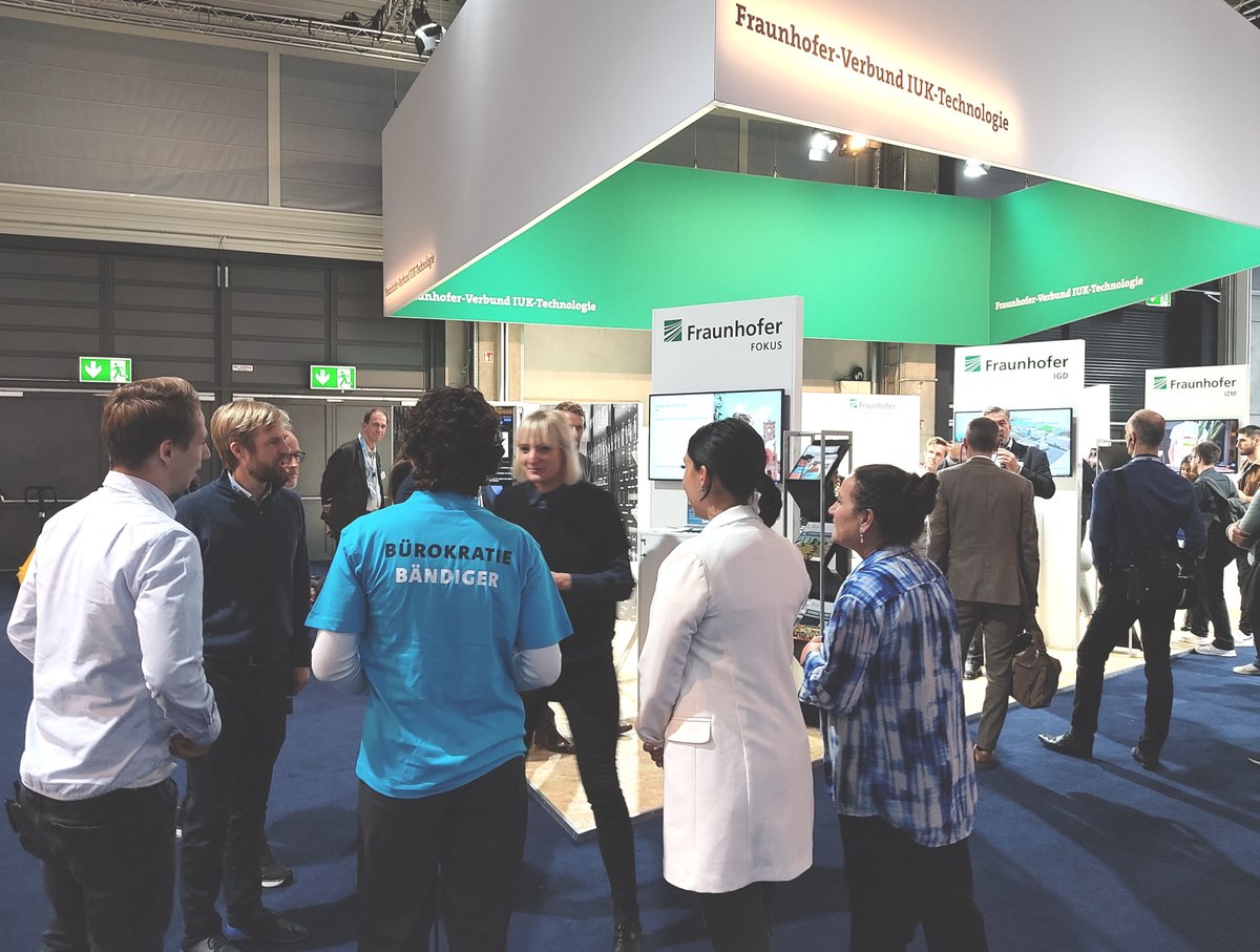 Fraunhofer FOKUS - Digital Public Services (@fokuspublic) on Twitter photo Viel Besuch am #SCCON22-Stand - u.a. eine Delegation von <a href="/BerlinPartner/">Berlin Partner</a>, die Career-Tour der <a href="/SmartCountryCon/">Smart Country Convention</a> und Interessierte am Thema #ITSicherheit, die sich in der Erlebnisumgebung des Projekts ELITE Tipps holen zum sicheren Verhalten im digitalen Raum. Wir freuen uns! Viel Besuch am #SCCON22-Stand - u.a. eine Delegation von <a href="/BerlinPartner/">Berlin Partner</a>, die Career-Tour der <a href="/SmartCountryCon/">Smart Country Convention</a> und Interessierte am Thema #ITSicherheit, die sich in der Erlebnisumgebung des Projekts ELITE Tipps holen zum sicheren Verhalten im digitalen Raum. Wir freuen uns!
