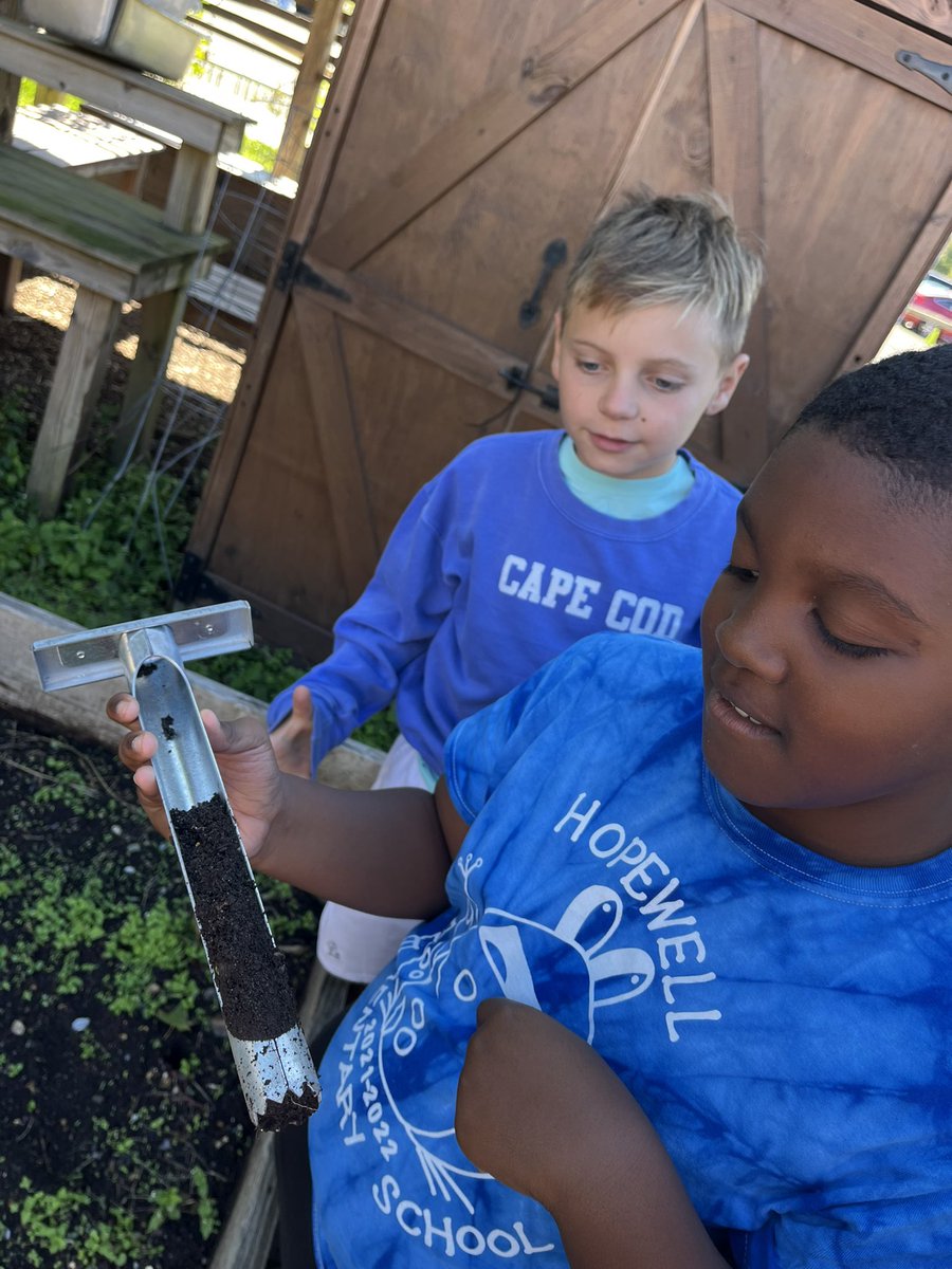 DrHydrogenHC's tweet photo. When soil is the “underdog” in the ecosystem… we are the hype team! #soilprofile #beAGeologist #realWorldSTEM @claudiascotti10 https://t.co/nFgwpqKJ6L