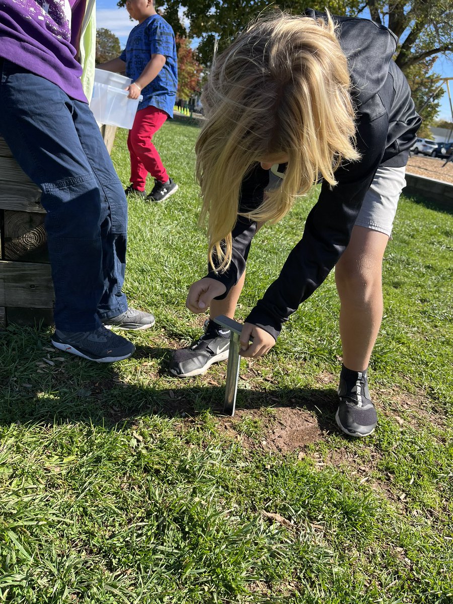 DrHydrogenHC's tweet photo. When soil is the “underdog” in the ecosystem… we are the hype team! #soilprofile #beAGeologist #realWorldSTEM @claudiascotti10 https://t.co/nFgwpqKJ6L