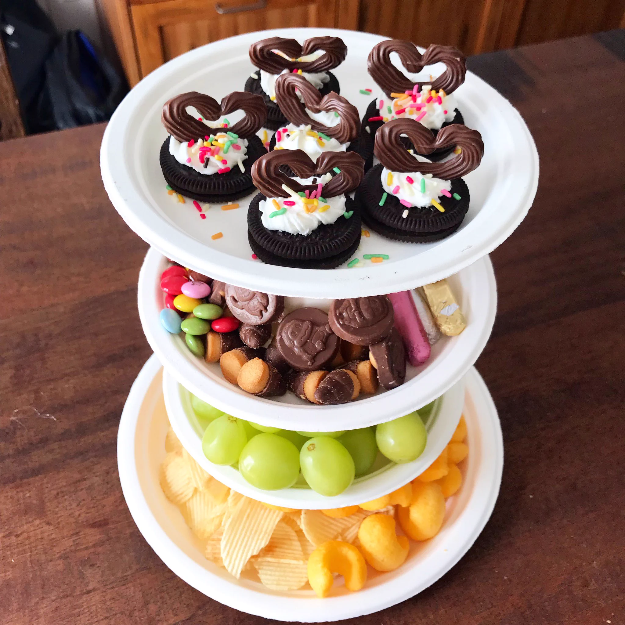 まるでアフタヌーンティー？！簡単手作りケーキスタンドで祝うお誕生日会がオススメ！！