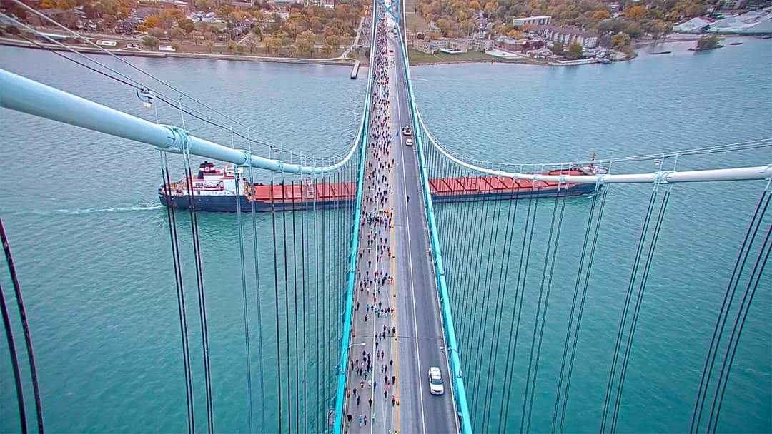 AmbassadorBridg's tweet photo. After a 2 year hiatus from being an international event, the Free Press Marathon came back strong with 19,000+ participants with high energy Ambassador Bridge Team along the way ensuring a perfect event on all new bridge roadway as they moved across into Windsor. https://t.co/tYrUOSxhIL