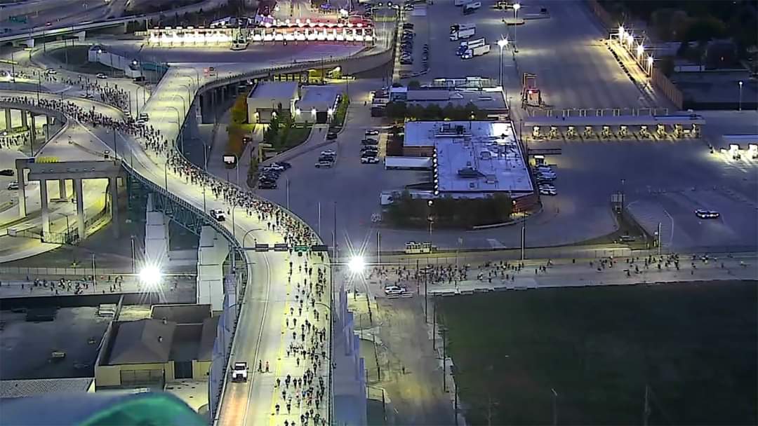 AmbassadorBridg's tweet photo. After a 2 year hiatus from being an international event, the Free Press Marathon came back strong with 19,000+ participants with high energy Ambassador Bridge Team along the way ensuring a perfect event on all new bridge roadway as they moved across into Windsor. https://t.co/tYrUOSxhIL