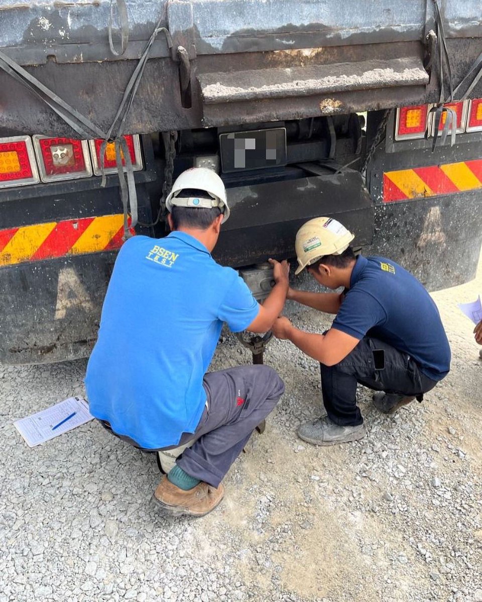 IPMEnquiry's tweet photo. In-situ CBR testing -> used to measure the subgrade strength value of a road pavement. π§βοΈ
#ipmprofessionalservices #engineeringconsultant #structuralconsultant #CBRtest #roadpavement #pavementthickness #subgradestrength #soilsurface https://t.co/scZOv49GQx