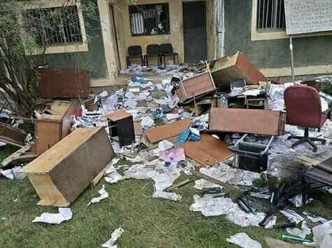 uc4UBoYhjrpTL9B's tweet photo. @BashirHashiysf @hrw Civilians in Raya Kobo witnessed executions, rape & complete destruction of their homes & towns by #TPLFinvasion. Now, they’re liberated after months of siege & are in dire need of #HumanitarianAssistancetoAmharas.
@PowerUSAID @UNICEF @OCHA_Ethiopia @RefugeesIntl @WFPChief @WFP https://t.co/zLK8PEf6st