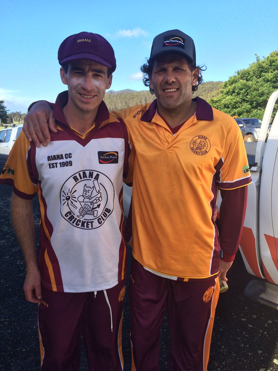 MatGrino's tweet photo. @BJCole10 Even dons the long sleeves in the peak of cricket season! https://t.co/KSIjlUZpyo