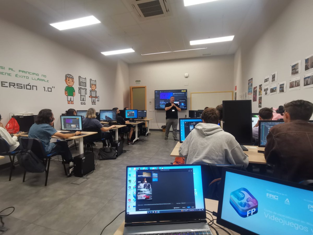 FPvideojuegos's tweet photo. 3 2 1 ! 🚀 Despegamos con la formación de #UnrealEngine5 🎮📽️👩‍💻👨‍💻

Este curso tenemos la suerte de contar con @javierue4 Unreal Authorized Instructor by Epic  @UTHUBformacion 

@PoloDigitalMLG https://t.co/WSPq5QldL9