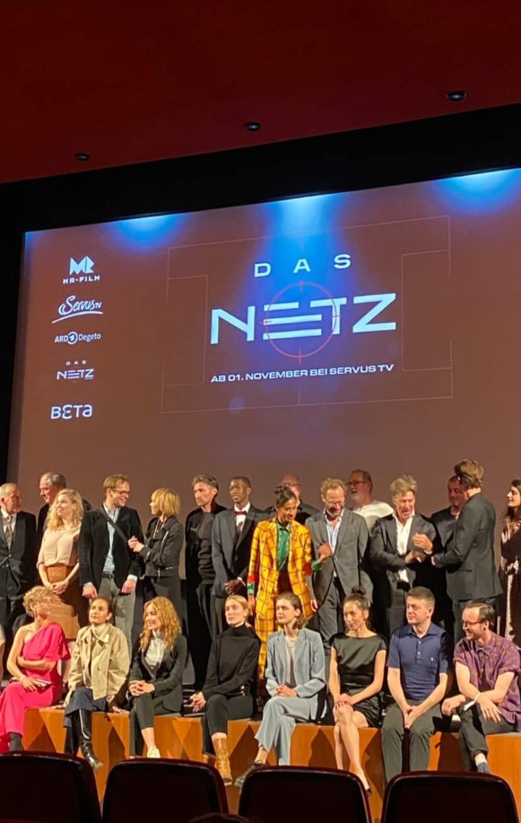So happy about the fab premiere last night with cast and crew of "Das Netz - Prometheus"! Coming soon #ServusTV <a href="/DasErste/">Das Erste</a> #dasnetz2022 #football #soccer #thriller #international #dramaseries #tobiasmoretti #angelcoulby #amandaabbington #benjaminsadler #actorslife @V_S_Management