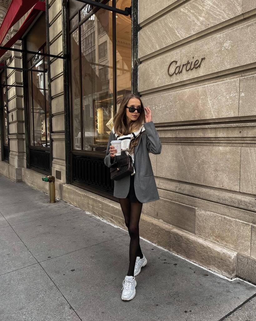 Breakfast st Tiffany’s or Coffee at Cartier? 🤷‍♀️

#newyorkstyle #newyorkfashion #newyorkstreetstyle #minimalstreetstyle #minimalstreetwear #scandimuses #scandistyle #scandichic #minimalchic #blazeroutfit #blazerstyle #muoti #tyyli #päivänasu #asukokonai… instagr.am/p/Cj5NHPJOXmu/
