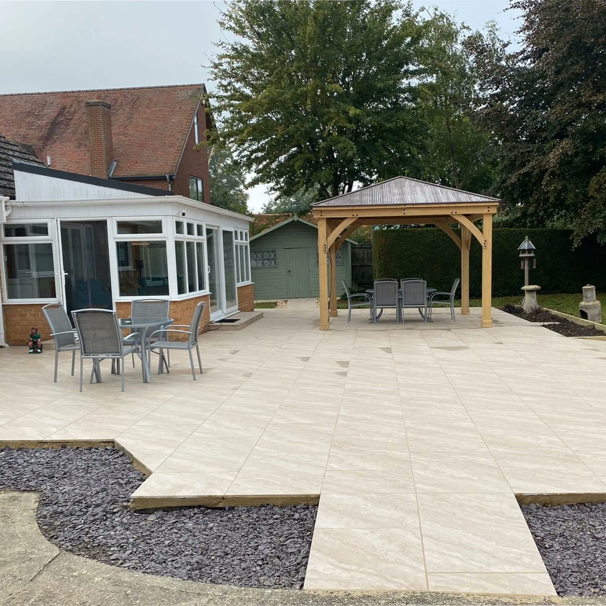 The best way to find out how good we are is to read our customers’ experiences…
#happycustomers #fivestarreview #qualitywork #gardendesign #oxfordshirelandscaper #gardenproject