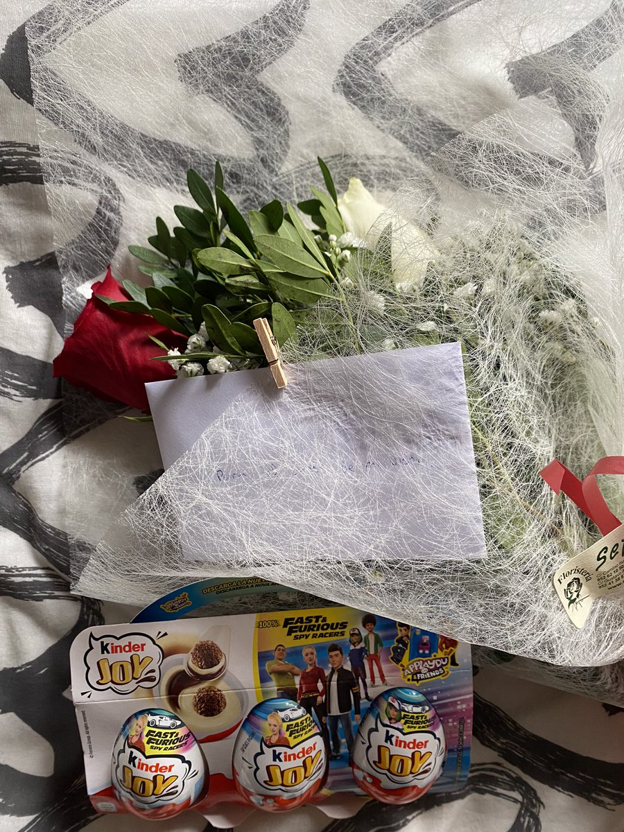 yaizagonzalezz_'s tweet photo. mi novio me ha recogido por sorpresa de la uni y me ha traído esto, definitivamente tengo al mejor🤍 https://t.co/EzxBh5daTV