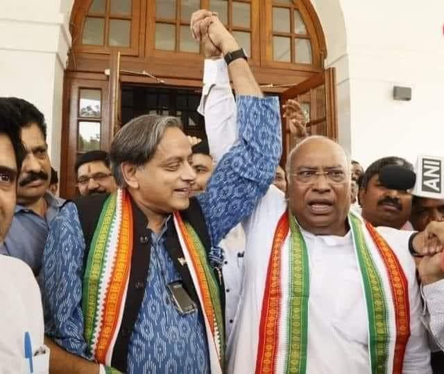 ShashiTharoor's tweet photo. "उधर भी अपने ही थे, सब के सब
इधर भी अपने थे, सारे के सारे
तुम जो जीते तो भला क्या जीते?
 हम जो हारे तो भला क्या हारे?"
कांग्रेस परिवार की जीत पर सबको बधाई। जय कांग्रेस! @INCIndia https://t.co/lNi4emFJnD