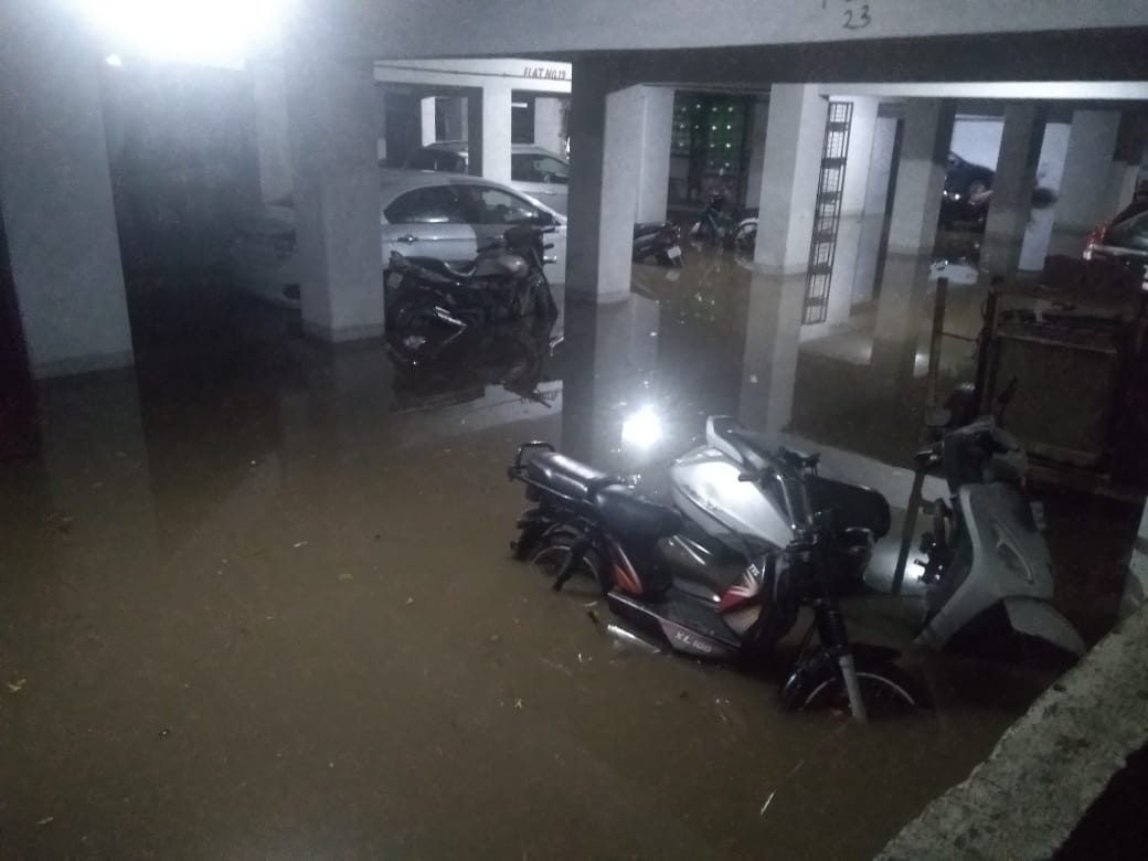 Oct 17th Pune rains brought the city to a standstill! #DontBlameTheRains #WakeUpPMC #PuneDeluge <a href="/ASAPcitizens/">ASAP</a> <a href="/MPVandanaChavan/">Vandana Chavan</a> <a href="/SidShirole/">Siddharth Shirole</a> <a href="/PMCPune/">PMC Care</a> <a href="/CMOMaharashtra/">CMO Maharashtra</a>