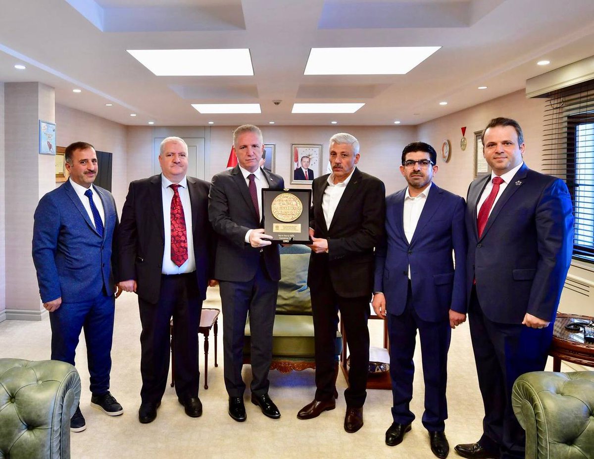 assiad_tr's tweet photo. زيارة تجمع " أسياد " للسيد Davut Gül #والي #غازي_عنتاب
زار السيد محمد حاج عثمان رئيس تجمع رجال الاعمال والصناعيين العرب "#أسياد" والي غازي عنتاب السيد والي غازي عنتاب #Davut_Gül حيث تم الحديث عن أخر التطورات #الاقتصادية في الداخل السوري والاستثمارات في #تركيا .
#assiad https://t.co/Q92glsYkkd