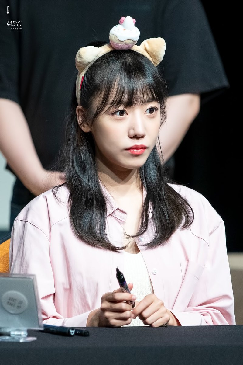 Heart_KNJ415's tweet photo. 220507 Y Global Music 팬사인회
#에이핑크 #남주 (@APINKKNJ )💗🫶 https://t.co/JTTacxcpet