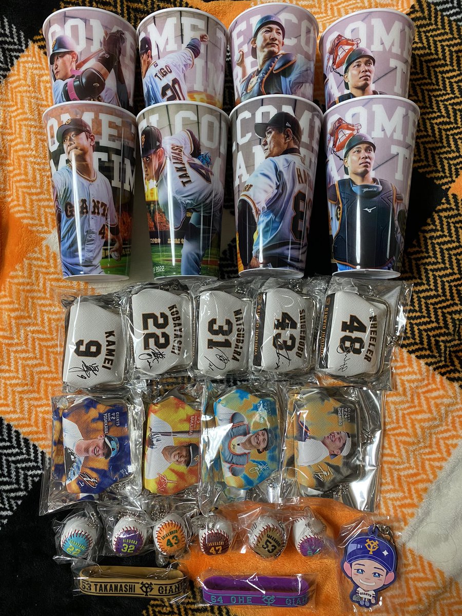 tks7_yd's tweet photo. ジャイアンツ　交換　グッズ　缶バッジ　アクリルキーホルダー　アクスタ　がま口　ミニボールチェーン　チェキ　パペット　スーベニアカップ

譲≫画像参照

求≫◎ジャイアンツくじ
マグカップ吉川/コースター ナオキツネ
◎アメコミ アクスタ 第三弾 吉川/坂本
異種 吉川/坂本
または定価＋送料

↓ https://t.co/YFzlP0wKn7