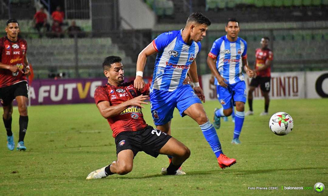 Balonazos's tweet photo. Caracas FC venció por 1-0 a Hermanos Colmenarez con nuevo gol de Santiago Rodríguez.
#LigaFutVe
#CaracasFC
#CDHColmenarez
🔗 https://t.co/fuVuN77O2m https://t.co/5hzZvlsgW6