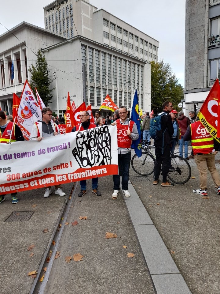FOHIACT's tweet photo. 🔴✊️Mobilisation du #18Octobre2022
#FOHIACT pleinement mobilisé aux côtés des camarades pour faire entendre les revendications essentielles
-Augmentation des salaires
-Respect du droit de Grève
-Retraite à 60 ans
🔴Revendiquer - Résister- Reconquérir🔴 https://t.co/B78QEGKcJZ