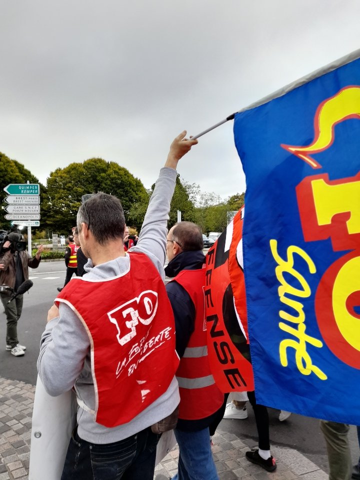 FOHIACT's tweet photo. 🔴✊️Mobilisation du #18Octobre2022
#FOHIACT pleinement mobilisé aux côtés des camarades pour faire entendre les revendications essentielles
-Augmentation des salaires
-Respect du droit de Grève
-Retraite à 60 ans
🔴Revendiquer - Résister- Reconquérir🔴 https://t.co/B78QEGKcJZ