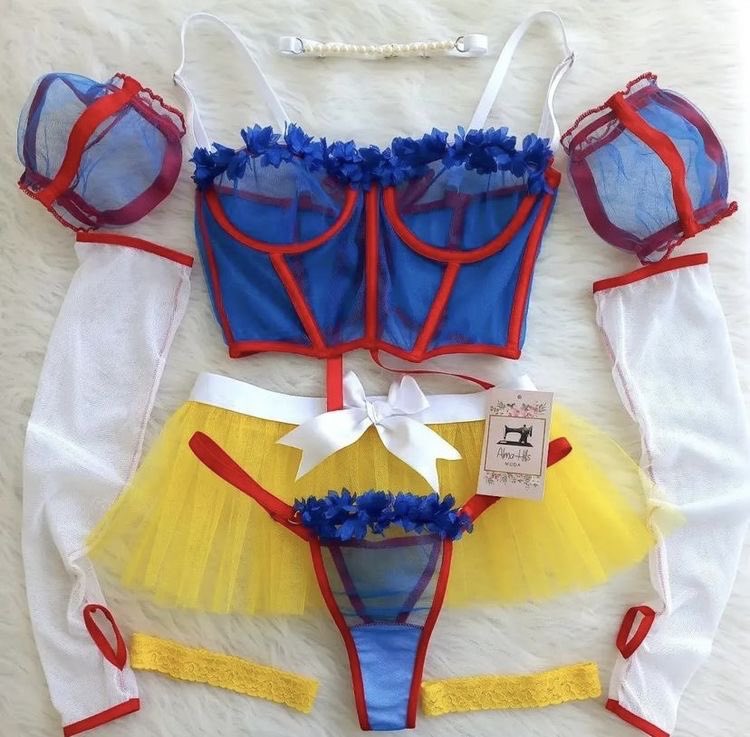 Snow White lingerie set Snow White lingerie set