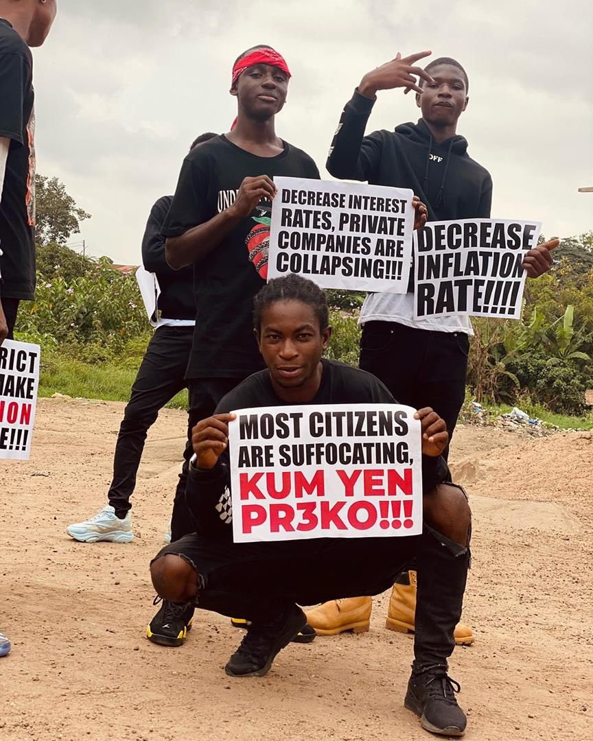 Prince__Enock's tweet photo. SONG OF THE PEOPLE🔥🔥🔥🔥🔥🔥🔥🇬🇭🇬🇭
KUM Y3N PR3KO (KYP) is finally out worldwide....
 on all digital streaming platforms via link below;
https://t.co/Jru3O3CFPQ
Audiomack ; 
https://t.co/6AQ4fu7Rn2
YouTube ; 
https://t.co/Pjw8xHWWk1 #kumyenpreko https://t.co/f5YiKnxmKH
