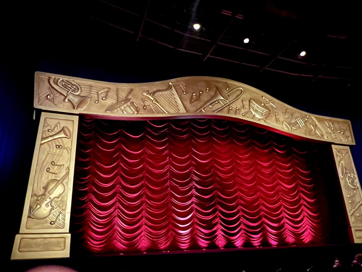 ogorangebird's tweet photo. It’s the best show at MK right now…….and you know you always reach out 😏 #MagicKingdom #MickeysPhilharmagic #WaltDisneyWorld #dailydisney https://t.co/219Jgj0eJQ