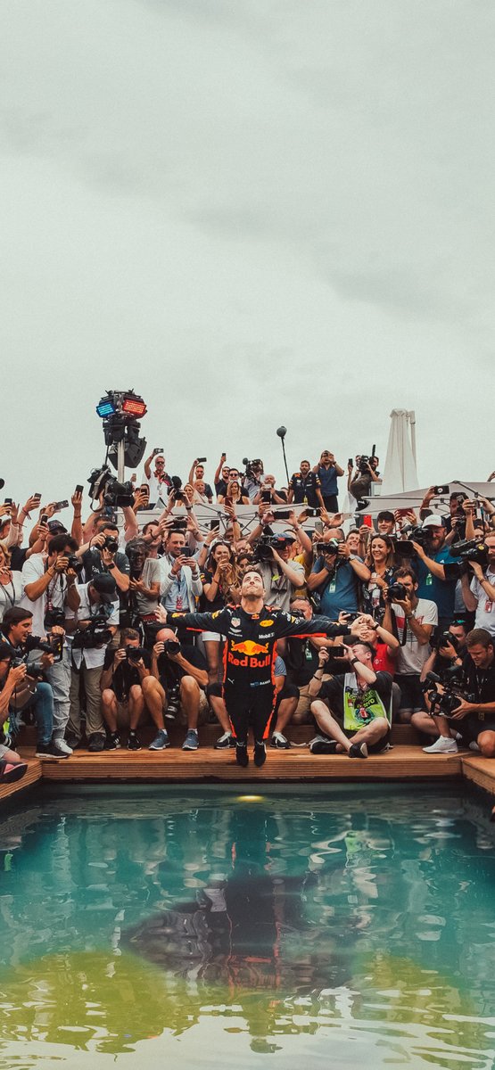 formula1jpg's tweet photo. 📸 New wallpapers 📸

🏁 One driver, one post: Daniel Ricciardo 🇦🇺 (13/20)

#Formula1 #F1Wallpapers #DanielRicciardo 3️⃣ https://t.co/o5pOC9x0rS
