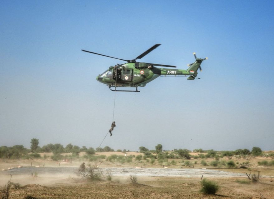 Resonant_News's tweet photo. 🇮🇳 Indian Army conducting military exercise on deep insertion of #Special and #Heliborne forces into enemy territory. #Combataviation assets also utilized showcasing superior tactical skills and our operational #readiness. https://t.co/8reebCcNpV